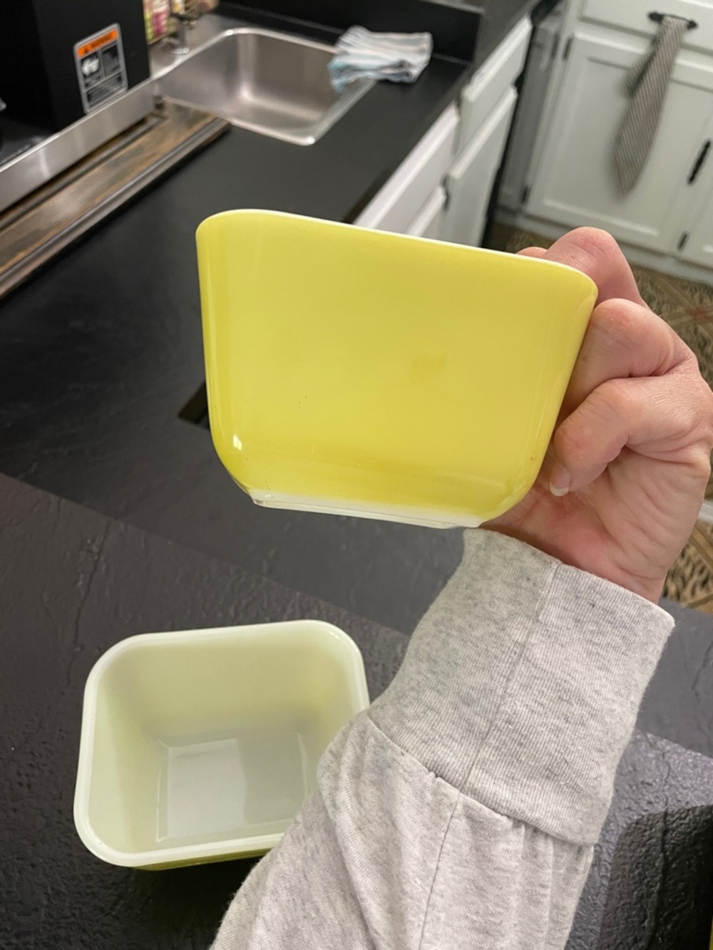 Pyrex Verde Frigie Set- No Lids Vintage Yellow Glass Baking/Storage Dish Set - Picture 13 of 15